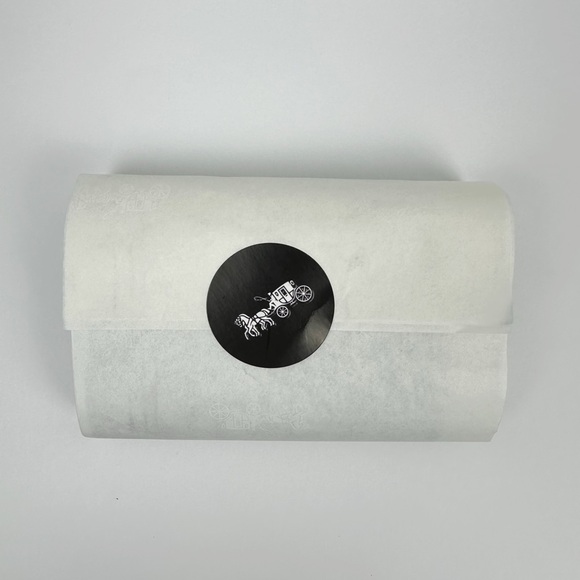 🏷️SOLD Coach Medium Corner Zip Wallet in Black Crossgrain Leather - Picture 11 of 12